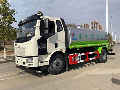 国六解放J6程力洒水车(13方)