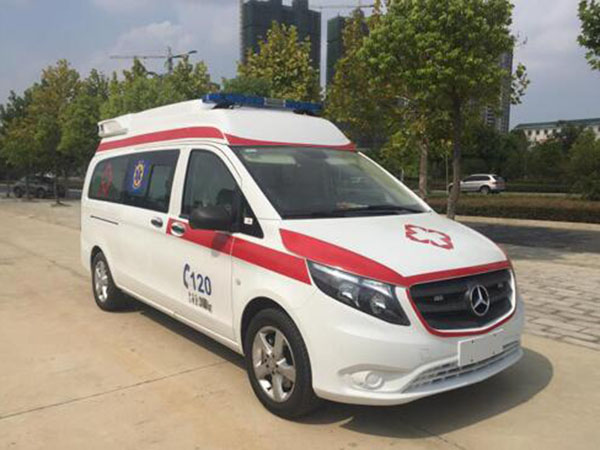 国六奔驰威霆程力救护车