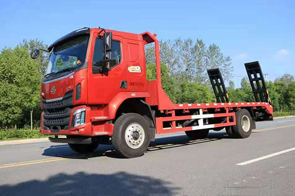 柳汽乘龙单桥平板运输车