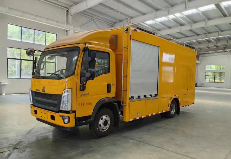 重汽豪沃大流量排水抢险车(管道检修车)